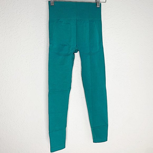 Seamless Long Sleeve Crop Top & High-Rise Legging Set in Blue - Picture 6 of 9